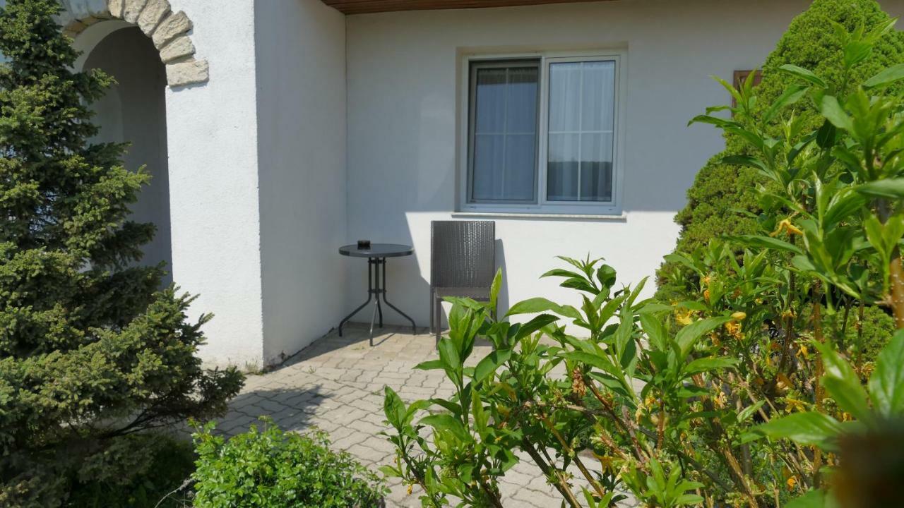 Gaestehaus Fischbach Jois Exterior foto